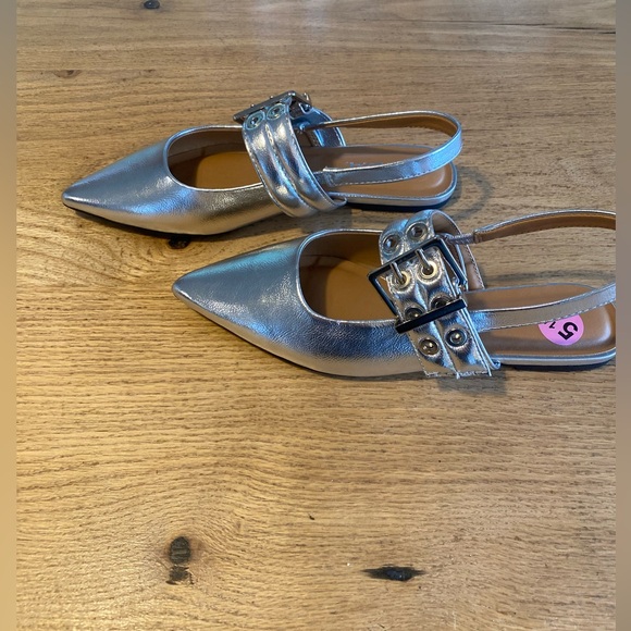 Soda Slingback Silver Metallic Buckle Point Toe Mary Jane Women’s 5 1/2 NWT - Picture 5 of 8